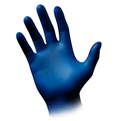 Una mano alzata indossa un guanto in nitrile senza polvere AMPri STYLE BLUEBERRY di MED-COMFORT, Blu Scuro, davanti a uno sfondo bianco. Il guanto prodotto dalla AMPri Handelsgesellschaft mbH appare liscio e aderente alla mano, con le dita leggermente divaricate.