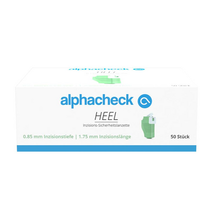 Una scatola bianca con il marchio "Berger Med GmbH" in caratteri verdi e blu. Il prodotto Alphacheck HEEL lancette di sicurezza per incisione, di varie dimensioni, è descritto come "lancetta di sicurezza per incisione" con le specifiche di 0,85 mm di profondità di incisione e 1,75 mm di lunghezza di incisione per la raccolta di sangue capillare. La scatola contiene 50 pezzi.