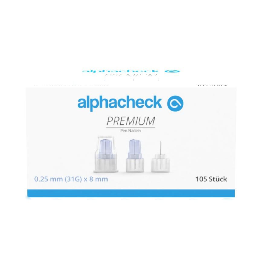 L'immagine mostra una scatola di aghi a penna Alphacheck PREMIUM, diverse dimensioni della Berger Med GmbH, sviluppati per minimizzare il dolore nella somministrazione di insulina. Sulla confezione è indicato che gli aghi misurano 0,25 mm (31G) x 8 mm e la scatola contiene 105 pezzi. Sulla scatola sono raffigurati tre aghi a penna.