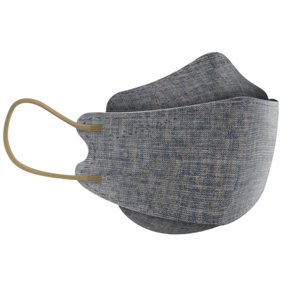 La maschera facciale designer Altruan filtrante particelle (standard FFP2) è mostrata in blu con un design tridimensionale. Dispone di due passanti beige per le orecchie e cuciture visibili, incarnando un design alla moda e conforme allo standard FFP2 per una protezione efficace. Il tessuto intrecciato migliora la durata e il comfort.