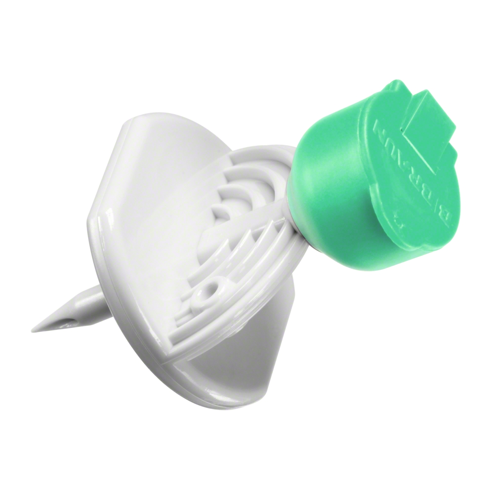 Una puntina B.Braun Mini-Spike® di B. Braun Deutschland GmbH & Co. KG in design di plastica verde-bianco con parte superiore piatta e rotonda e punta affilata; la parte inferiore è realizzata in modo da prevenire una penetrazione profonda nelle superfici.