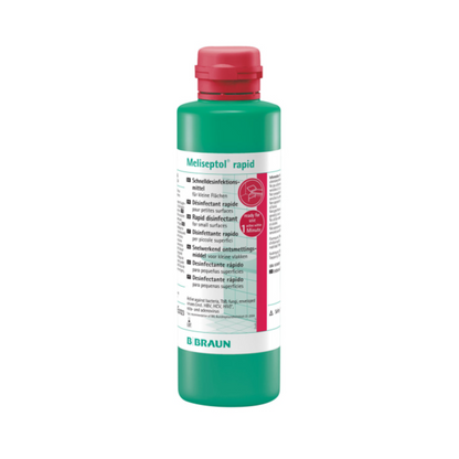 Bottiglia verde B. Braun Meliseptol® rapid disinfezione rapida con tappo rosso. L'etichetta contiene testo in più lingue e presenta un logo rosso centrale e rotondo che evidenzia l'efficacia nella pulizia delle superfici. Il nome del marchio B. Braun Deutschland GmbH & Co. KG è elegantemente rappresentato in lettere blu nella parte inferiore.
