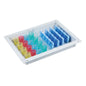 Il modulo blister bianco Novocal (ABS, 300 x 400 x 50 mm) per 32 residenti contiene cilindri codificati a colori - giallo, rosso, blu - e dispone di divisori verticali blu sul lato destro per un sistema di conservazione dei farmaci salvaspazio.