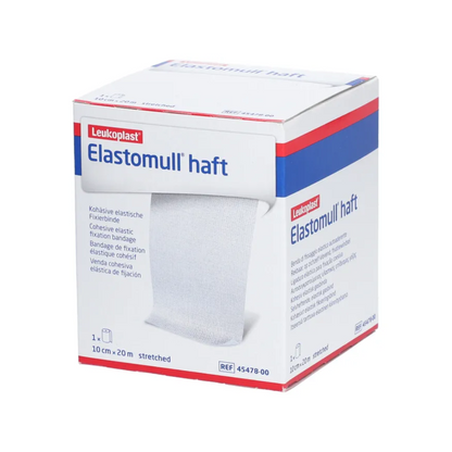 Una scatola di BSN Elastomull® haft, una benda elastica di fissaggio della BSN Medical GmbH. La scatola è prevalentemente bianca con accenti blu e rossi e mostra sul fronte dettagli e specifiche del prodotto.