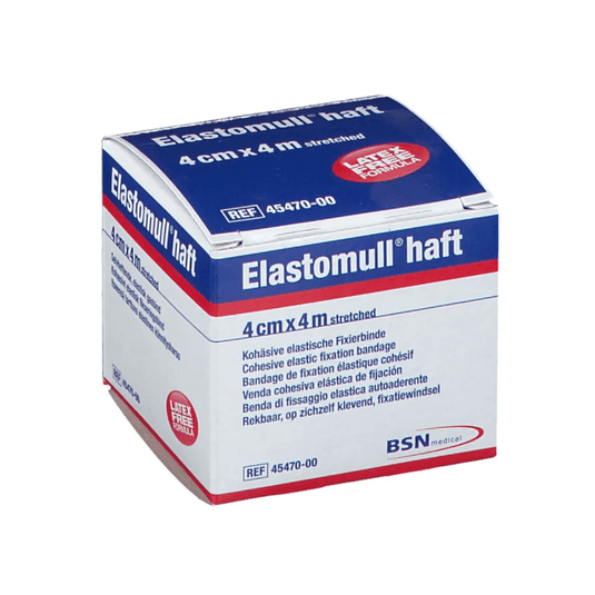 Una confezione di BSN Elastomull®, una benda elastica di fissaggio con polimero privo di lattice. La confezione è bianca con scritte in blu e rosso; le dimensioni sono indicate come 4 cm x 4 m (allungata); etichetta di BSN Medical GmbH.