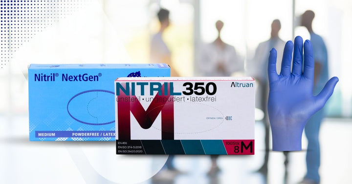 Es werden zwei Schachteln mit Nitrilhandschuhen gezeigt. Die Schachtel links trägt die Aufschrift „Nitril NextGen“, ist hellblau und mit „Medium“ gekennzeichnet. Die Schachtel rechts trägt die Aufschrift „Nitril 350“ und ist weiß-rot gestaltet. Auf der rechten Seite ist ein einzelner blauer Handschuh abgebildet.
