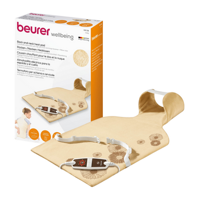 L'immagine mostra un Beurer cuscino termico per schiena/collo HK 58 con confezione. Il cuscino termico beige, progettato dalla Beurer GmbH, ha una forma ergonomica e un controller collegato. La confezione offre descrizioni multilingue e mostra una persona che utilizza il prodotto. In questo modo viene dimostrato il design versatile per il comfort di schiena e collo.
