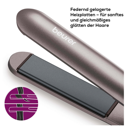 Un primo piano di un Beurer HS 15 Ferro da stiro. L'immagine mette in evidenza le piastre riscaldanti montate a molla con rivestimento in ceramica, progettate per una stiratura delicata e uniforme dei capelli. Un diagramma inserito mostra come le piastre stirano i capelli. Un testo in tedesco di Beurer GmbH descrive la funzione.