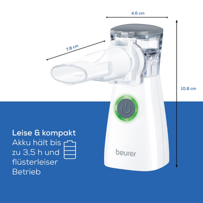 L'inalatore Beurer IH 57 con tecnologia a membrana oscillante della Beurer GmbH, disponibile in bianco con dimensioni di 4,6 cm di larghezza, 7,8 cm di profondità e 10,8 cm di altezza, è dotato della tecnologia innovativa a membrana oscillante. Dispone di un pulsante di accensione e di una spia di controllo verde. Il testo tedesco sottolinea che è silenzioso e compatto e ha un'autonomia della batteria fino a 3,5 ore.