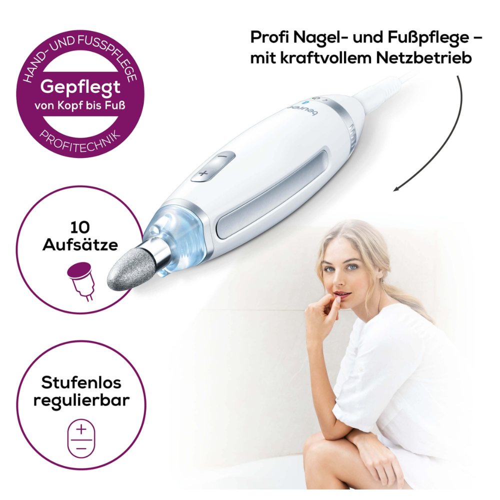 Nell'immagine è mostrato un set per manicure/pedicure Beurer MP 62 | Confezione (1 pezzo) di Beurer GmbH con manico bianco, testa di levigatura applicata e luce LED integrata. Il testo tedesco evidenzia le funzioni, tra cui 10 accessori, regolazione continua e potente funzionamento a rete. Una donna in abito bianco è seduta e tocca la sua guancia.