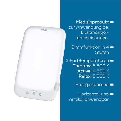 Immagine della lampada diurna Beurer TL 35 su sfondo bianco. La lampada è bianca e rettangolare con angoli arrotondati. Il testo nell'immagine descrive le funzioni del prodotto, tra cui luminosità regolabile con un dimmer, tre temperature di colore ed efficienza energetica. Il prodotto è realizzato dalla Beurer GmbH e viene fornito in una confezione con un pezzo.