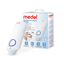 Un medel® Stick Insektenstichheiler (1 pezzo) bianco della Beurer GmbH con luce circolare blu si trova accanto alla sua confezione multilingue - ideale per il trattamento delle punture di insetti e l'alleviamento del prurito.