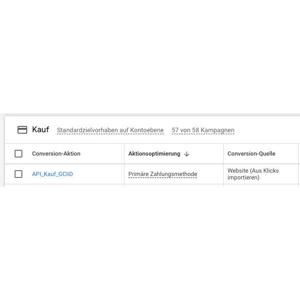 Screenshot di un'interfaccia digitale che mostra le impostazioni di acquisto per le campagne dal Weclapp al Google Offline Conversion Upload, con opzioni per azione di conversione, ottimizzazione dell'azione e fonte di conversione, presentato in tedesco da Altruan.