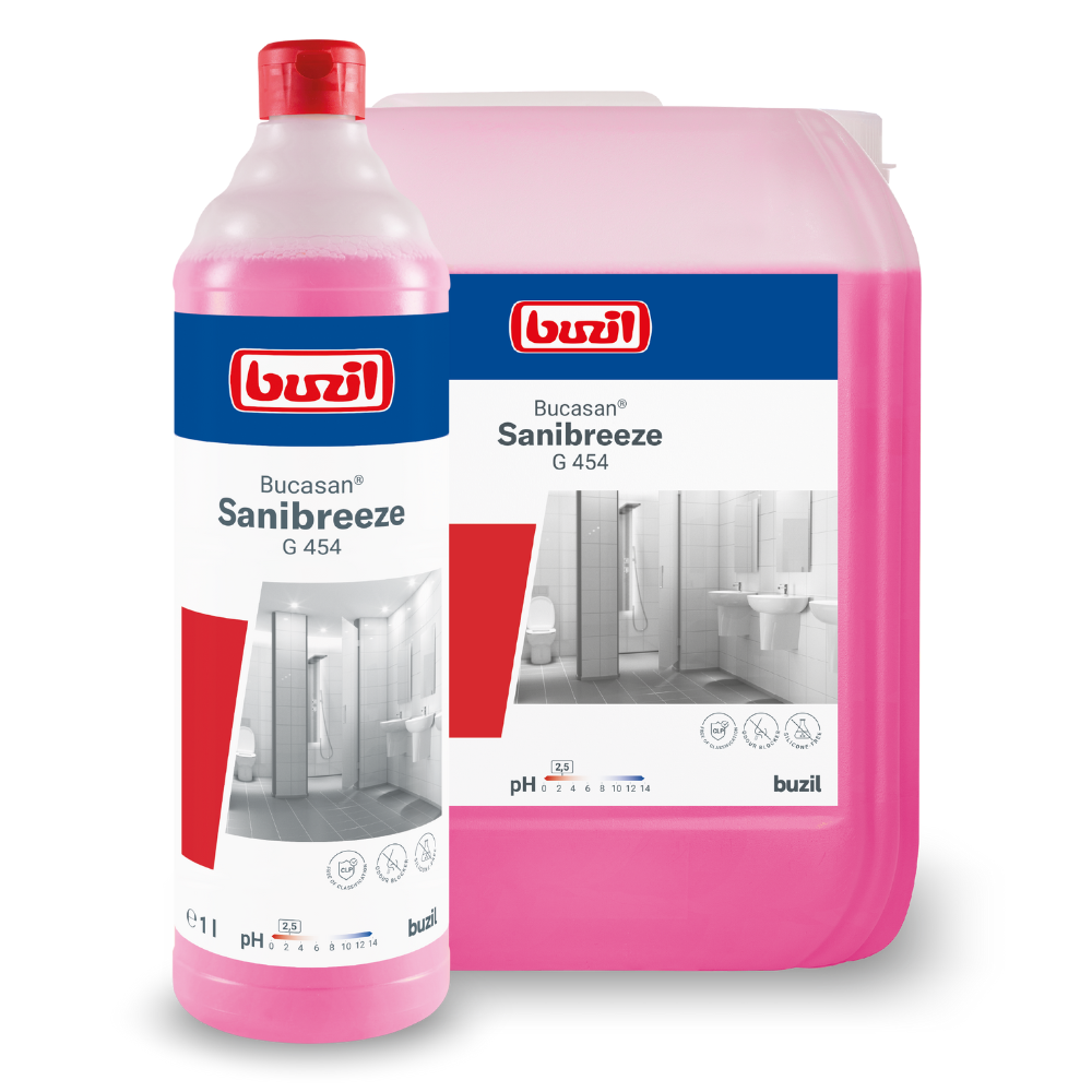 Una bottiglia e un contenitore di Buzil Bucasan® Sanibreeze G 454, detergente per la manutenzione dei sanitari a base di acido citrico di BUZIL-WERK Wagner GmbH & Co. KG, con un liquido rosa decorato con immagini di un bagno impeccabile, servono come soluzione di pulizia efficiente. La bottiglia si erge con sicurezza davanti al contenitore più grande e mostra la sua capacità di mantenere efficacemente le condizioni igieniche con la sua formula che blocca gli odori.