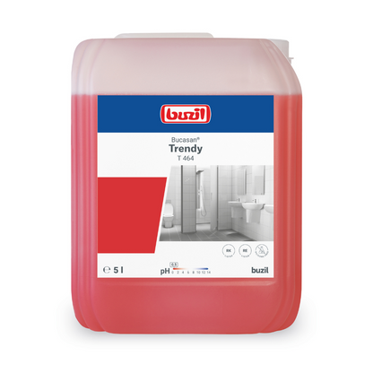 Un contenitore da 5 litri di Buzil Bucasan® Trendy T 464, un disinfettante liquido rosso della BUZIL-WERK Wagner GmbH & Co. KG, assicura una brillantezza senza aloni. L'etichetta contiene un codice a barre, simboli di sicurezza e un intervallo di pH da 4,5 a 5,5. Una grafica del bagno indica l'uso per la rimozione del calcare.