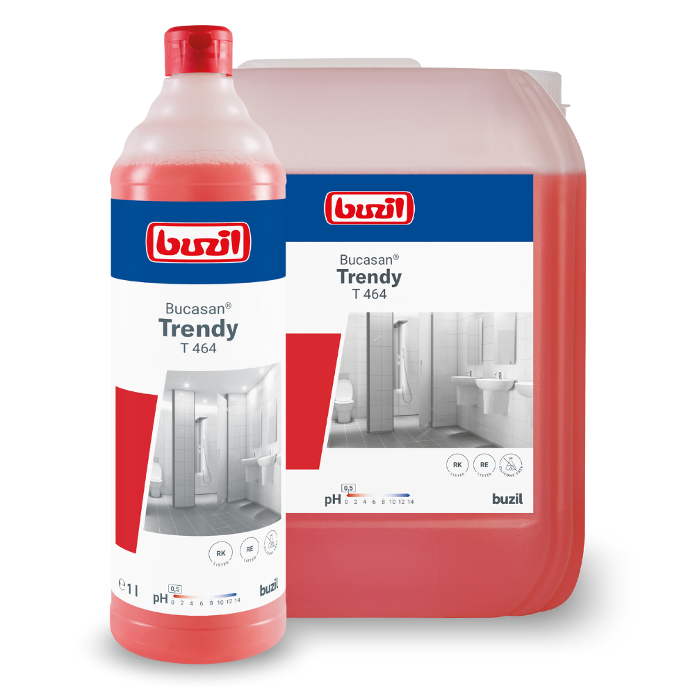 L'immagine mostra due contenitori di Buzil Bucasan® Trendy T 464 detergente per la manutenzione dei sanitari intensamente profumato di BUZIL-WERK Wagner GmbH & Co. KG. Uno di questi è una bottiglia da un litro, l'altro un contenitore più grande. Entrambi contengono un liquido rosso che promette una brillantezza senza aloni e le etichette riportano i vantaggi della pulizia del bagno e della rimozione del calcare.
