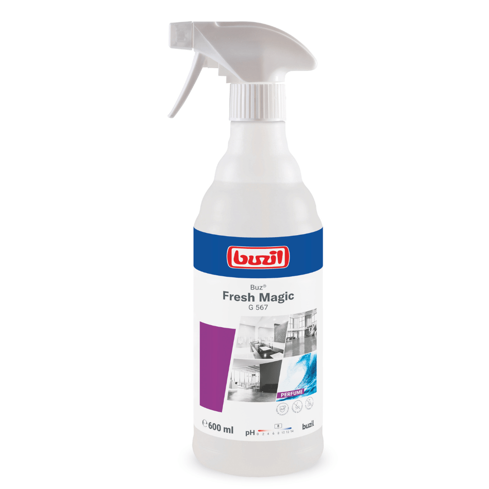 Flacone spray trasparente con la scritta "Buzil Buz® Fresh Magic G 567 Spray per ambienti pronto all'uso con blocco attivo degli odori" in design blu e viola. Questo prodotto da 600 ml della BUZIL-WERK Wagner GmbH & Co. KG contiene la tecnologia di blocco attivo degli odori per una pulizia potente, con immagini di cucina e bagno che evidenziano le superiori capacità di pulizia.