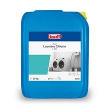 Un contenitore blu da 20 kg con l'etichetta „Buzil Buz® Laundry Chlorin L 833 Candeggina liquida a base di cloro attivo“ di BUZIL-WERK Wagner GmbH & Co. KG, perfetto per la pulizia dei tessuti. La confezione mette in risalto la lavatrice e il cesto della biancheria e sottolinea la sua funzione di candeggina liquida arricchita con cloro attivo per una cura efficace del bucato.