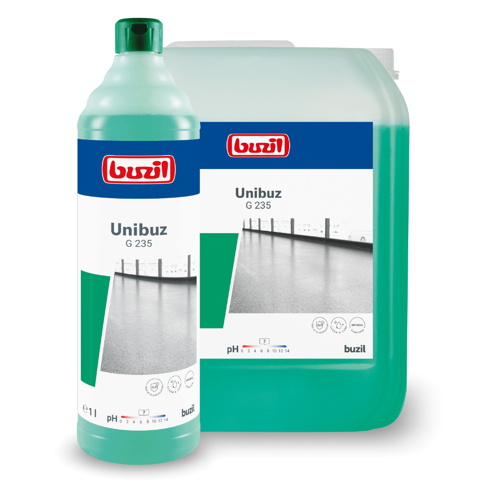 Su un grande contenitore verde e una bottiglia verde, entrambi con l'etichetta "Buzil Unibuz G 235 Cura per pavimenti a base di polimeri solubili in acqua" di BUZIL-WERK Wagner GmbH & Co. KG, è visibile una foto di un pavimento senza macchie. Il testo di accompagnamento sottolinea la neutralità del pH e la "pulizia senza striature", con simboli che indicano proprietà di pulizia potenziate dai polimeri solubili in acqua.