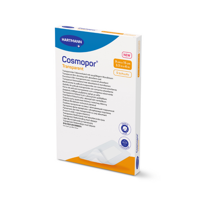 Nell'immagine è raffigurata una scatola rettangolare con bende sterili Cosmopor Transparent della Paul Hartmann AG, che evidenziano le sue proprietà ipoallergeniche, antibatteriche e impermeabili. La scatola contiene bendaggi di dimensioni 9 cm x 15 cm (3,5 pollici x 6 pollici), cinque pezzi ciascuno.