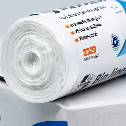 Viene esposto un rotolo di sacchi per rifiuti DEISS Universal Plus® da 60 litri, modello 49908, di EMIL DEISS KG (GmbH + Co.). L'imballaggio si distingue per caratteristiche come l'estrema resistenza allo strappo, la costruzione in speciale pellicola HDPE e la neutralità climatica. Inoltre, è dotato di un logo di certificazione di sostenibilità, che garantisce ecocompatibilità senza compromessi sulla resistenza.