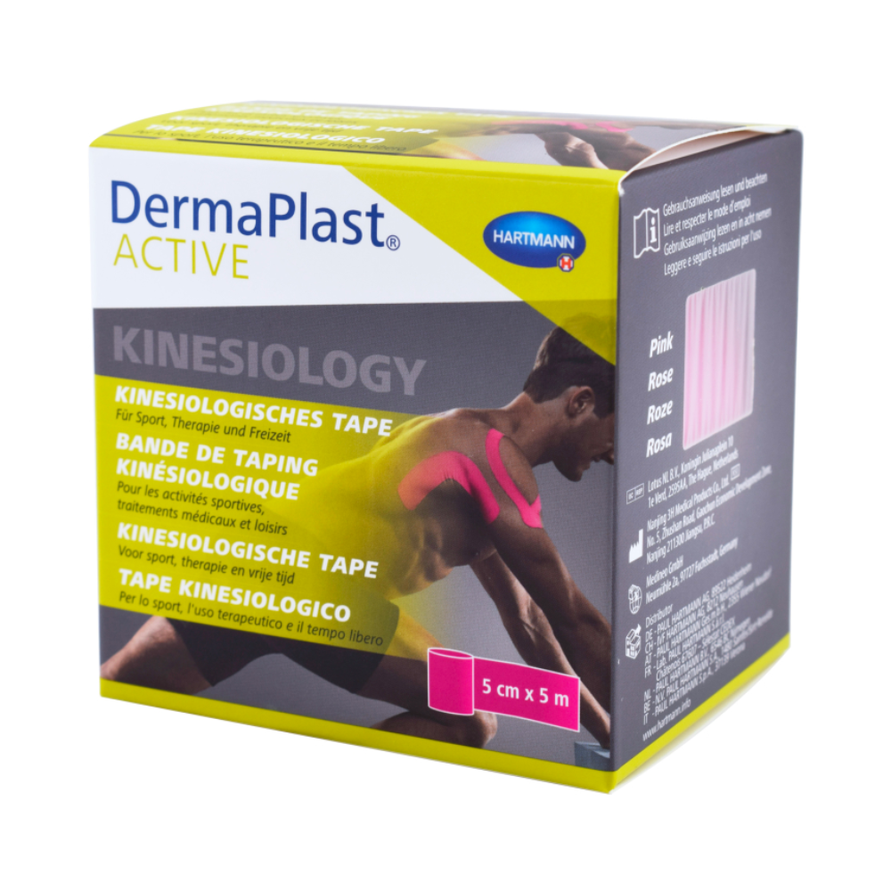 Una scatola di DermaPlast® ACTIVE Kinesiology Tape della Paul Hartmann AG. Sulla confezione è raffigurato un corridore che si applica del nastro sportivo sulla spalla. La scatola è etichettata con dettagli del prodotto e istruzioni per l'uso.