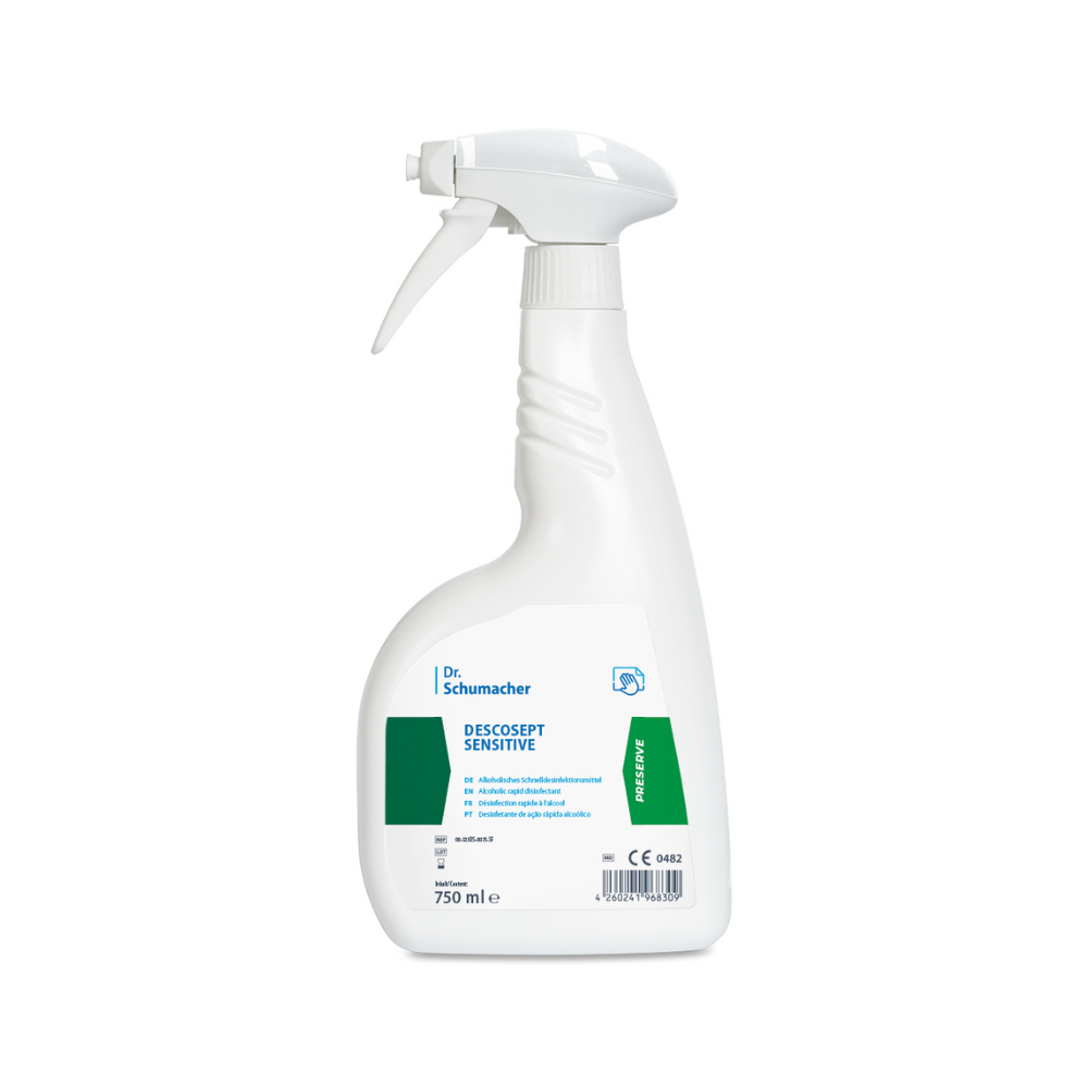 Una bottiglia spray da 750 ml di Dr. Schumacher Descosept Sensitive Disinfezione Rapida della Dr. Schumacher GmbH con ugello spray bianco. L'etichetta con accenti verdi contiene dettagli sul prodotto e istruzioni per l'uso per la disinfezione di prodotti medici.