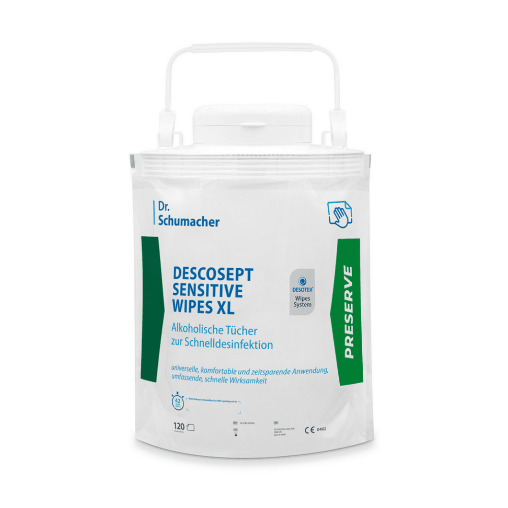Una confezione bianca richiudibile di Dr. Schumacher Descosept Sensitive Wipes XL - Dispenser di salviette monouso di Dr. Schumacher GmbH con marchio verde-blu. La confezione contiene 120 salviette disinfettanti per una rapida disinfezione nelle aree vicine ai pazienti e dispone di una maniglia sulla parte superiore per un facile trasporto.