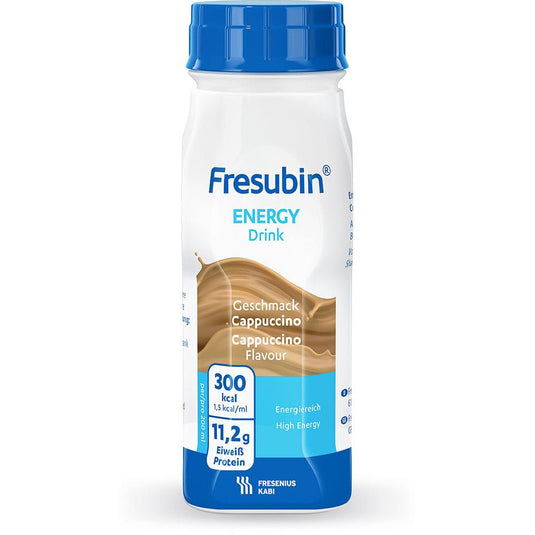 200 ml di Fresubin Energy Drink di Fresenius Kabi Deutschland GmbH, gusto Cappuccino, con tappo blu ed etichetta bianca con valori nutrizionali: 300 kcal, 11,2 g di proteine e alto contenuto energetico.
