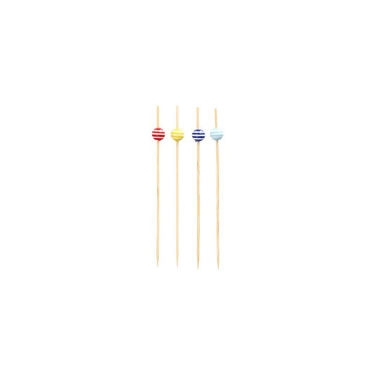 Quattro spiedini fingerfood da 12 cm PAPSTAR, ciascuno decorato con una perla a strisce in rosso, giallo, blu e azzurro, sono disposti in fila. Gli articoli eleganti della PAPSTAR GmbH sono realizzati come prodotti monouso sostenibili e riposano elegantemente su uno sfondo bianco semplice.