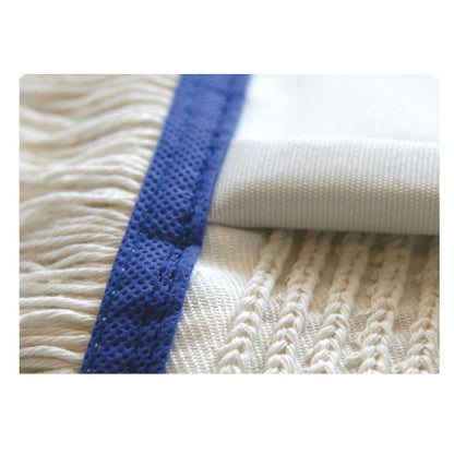 Primo piano dell'Arcora First Mopp Blu di Arcora International GmbH, con fili di cotone strutturati con bordo blu e retro bianco, ideale per la pulizia di manutenzione su vari tipi di pavimenti, rappresentato su sfondo bianco.