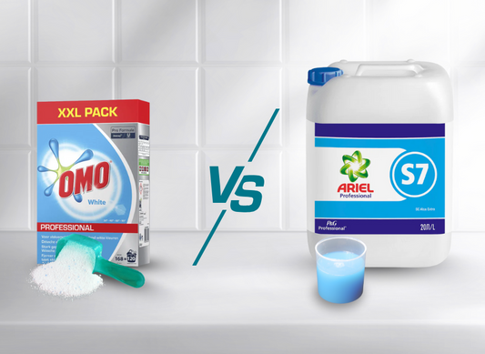 Detersivo in polvere di OMO vs. detersivo liquido di Ariel