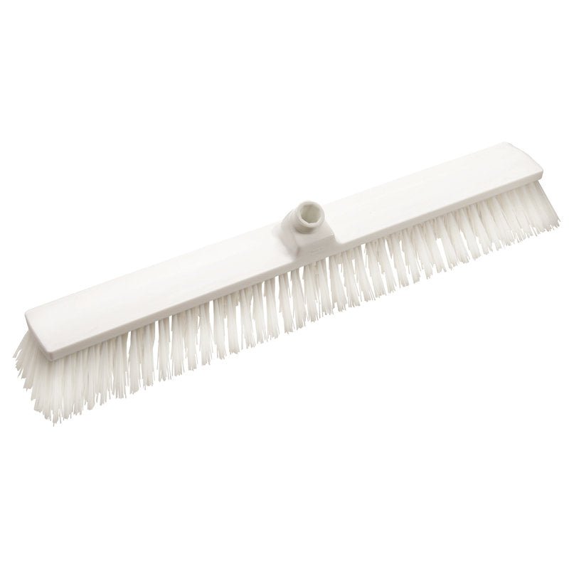 La Haug Bürsten KG SCOPA INDUSTRIALE è dotata di setole rigide e trasparenti in PBT (ø 1,0 mm) e di un attacco centrale per il manico. Dimensioni: 600x72x65mm. Raffigurato di sbieco su uno sfondo bianco.