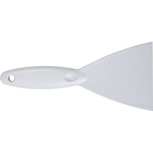 Ein SPACHTEL,PP, 250x110X18MM von Haug Bürsten KG wird vor einem schlichten Hintergrund gezeigt, wobei seine Qualität durch eine Nahaufnahme des Griffs und eines Teils der Klinge mit einem Loch im Griff hervorgehoben wird.