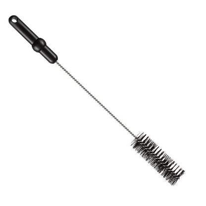 La SPAZZOLA PER TUBI, ø 0,50MM MEDIA, 500Xø40MM di Haug Bürsten KG ha un manico in plastica nera, un albero in metallo intrecciato e setole cilindriche nere dense - ideale come spazzola per la pulizia dei tubi. Raffigurata isolata su sfondo bianco.
