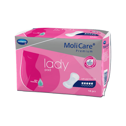 Una confezione di assorbenti Hartmann MoliCare® Premium Lady Pad con 14 pezzi. La confezione è rosa e viola e ha un simbolo di goccia bianco, che indica che è compatibile con la pelle per le persone con lievi perdite urinarie. Il testo sulla confezione include "morbido e discreto" e il logo "Paul Hartmann AG" nell'angolo in alto a sinistra.