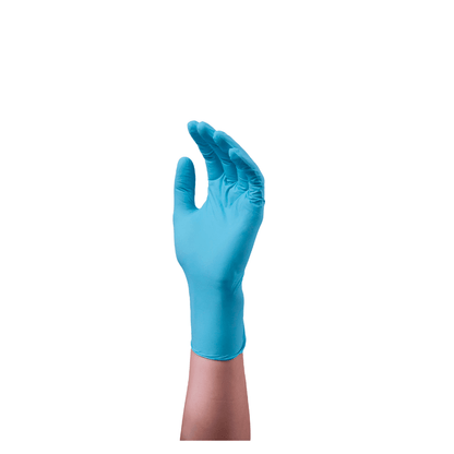 Una mano con un guanto in nitrile blu senza talco Hartmann Peha-soft®, isolata su uno sfondo bianco, con le dita piegate verso l’alto in un gesto di presa o di sostegno.