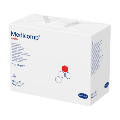 Una scatola di compresse di garza non sterili Hartmann Medicomp® extra - 100 pezzi della Paul Hartmann AG, con testo e loghi prevalentemente in blu e rosso su sfondo bianco. Sulla scatola sono indicate dimensioni e quantità.