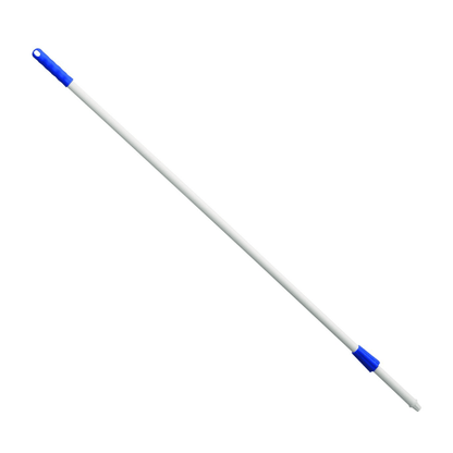 Davanti a uno sfondo bianco è visibile un manico in fibra di vetro non conduttivo lungo 1450 mm di Haug Bürsten KG con estremità in plastica blu e un'impugnatura ergonomica.