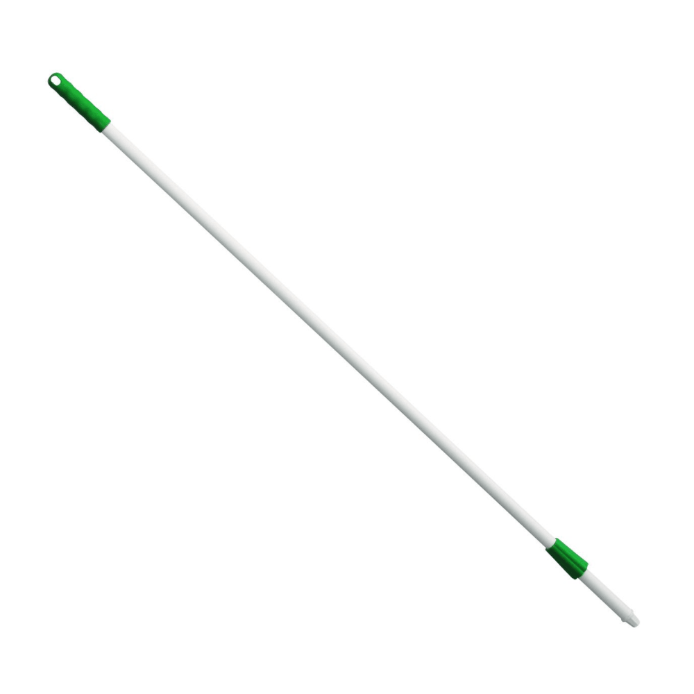 Un manico di scopa bianco-verde di 1450 mm in fibra di vetro Haug, progettato da Haug Bürsten KG per essere ergonomico e durevole, dispone di un foro nella parte superiore per l'appeso.