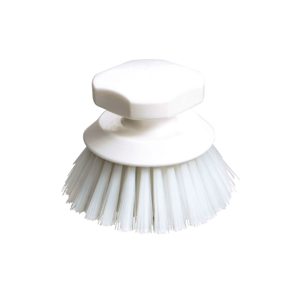 La Haug Bürsten KG Haug spazzola a pulsante, 90 x Ø120 mm, dispone di un manico esagonale bianco e una base rotonda. Le sue setole densamente confezionate si allargano verso l'esterno, rendendola ideale per compiti di pulizia e garantendo un'igiene ottimale durante lo strofinamento.