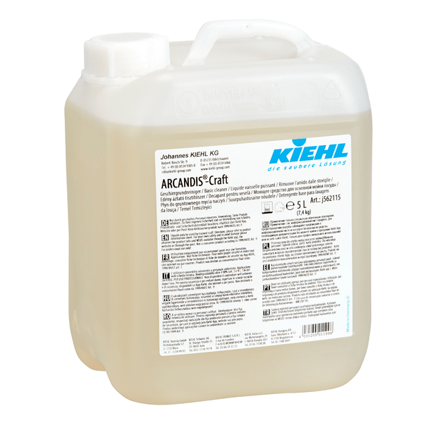 Un contenitore traslucido da 5 litri di detergente per stoviglie Kiehl ARCANDIS-Craft della Johannes Kiehl KG con tappo a vite bianco ed etichetta del prodotto, adatto per lavastoviglie commerciali nella ristorazione; consegnato in una scatola con 2 bottiglie.