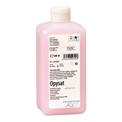 Una bottiglia rosa da 500 ml di Kiehl Opysat Handwasch-Lotion della Johannes Kiehl KG, un sapone per mani neutro per il pH, ha un'etichetta bianca con informazioni sul prodotto, ingredienti, codice a barre, simboli e "marina KC" sul fondo per una pulizia delicata delle mani.