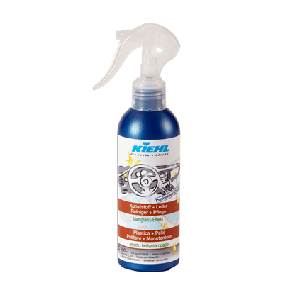Flacone spray in plastica di Johannes Kiehl KG's Kiehl Kunststoff+Leder / Reiniger+Pflege per la pulizia e la cura degli interni auto e della pelle, con ugello trasparente e etichetta blu-bianca con grafica degli interni auto.