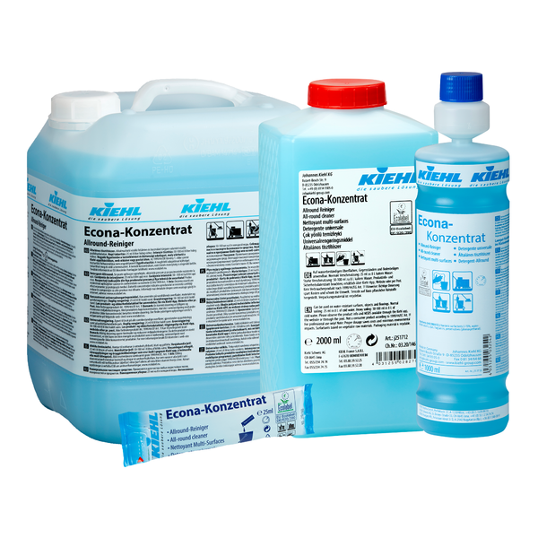 Nell'immagine sono raffigurati quattro contenitori del Kiehl Econa-Konzentrat Allround-Reiniger della Johannes Kiehl KG in diverse dimensioni: una grande brocca, bottiglie medie e piccole e una busta monouso, tutte con etichette bianco-blu.