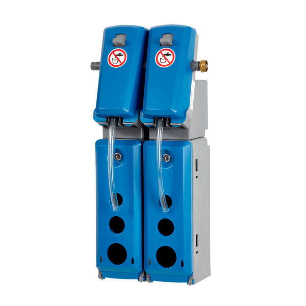 La Johannes Kiehl KG DosiStation 2P-4 L è un distributore da parete blu-grigio con due moduli e tubi trasparenti per il dosaggio di due prodotti in bottiglie - ideale per il dosaggio multiplo o il riempimento preciso delle bottiglie.