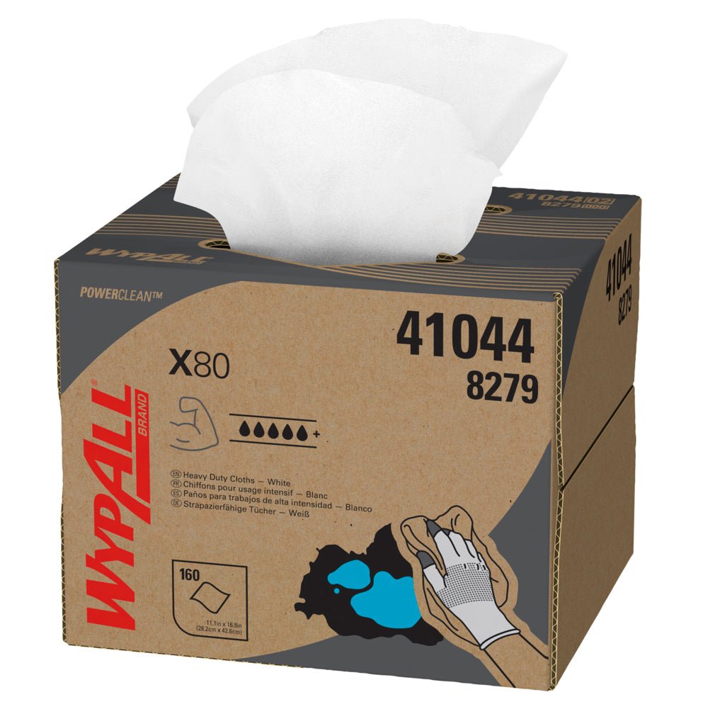 Una scatola di cartone marrone con la scritta "WypAll® X80 PowerClean - BRAG™ Box / Bianco - 1 Brag Box x 160 fogli | Cartone (1 scatola)" della Kimberly-Clark GmbH, con un panno bianco sulla parte superiore e immagini del prodotto per la pulizia industriale.