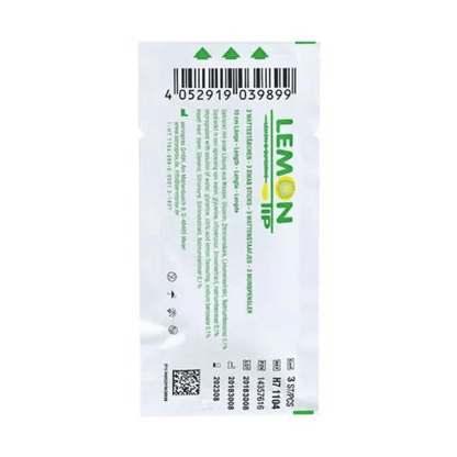 L'immagine mostra una confezione rettangolare compatta con la scritta "Bastoncini per l'igiene orale Lemon Tip - 75 pezzi" in caratteri verde brillante su sfondo bianco. Contiene un codice a barre e informazioni aggiuntive che indicano che ha un gusto di limone per la cura orale, fornito da Servoprax GmbH.