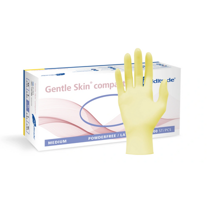 È esposta una scatola di guanti medici di taglia media, senza polvere, Meditrade Gentle Skin® Latexhandschuhe compact+ guanti monouso, davanti disteso un guanto monouso in lattice giallo.