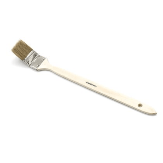 Il pennello per radiatori industriali Nölle Profi Brush, prodotto da Nölle Profi Brush Bürsten- & Pinseltechnik e.K., è dotato di un manico in legno beige, setole marroni, un design ergonomico con foro per l’appensione e una ghiera metallica argentata che fissa la miscela di setole chiare.